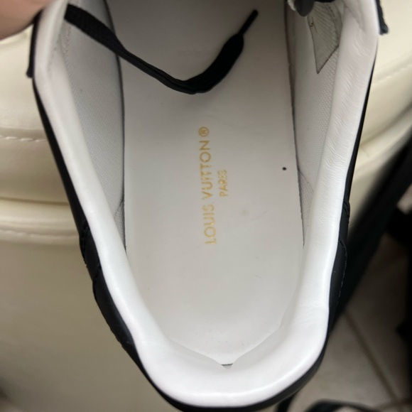 Men’s Louis Vuitton sneakers - Picture 6 of 8